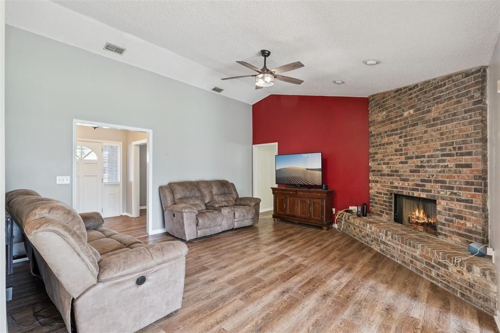 For Sale: $550,000 (4 beds, 3 baths, 2541 Square Feet)