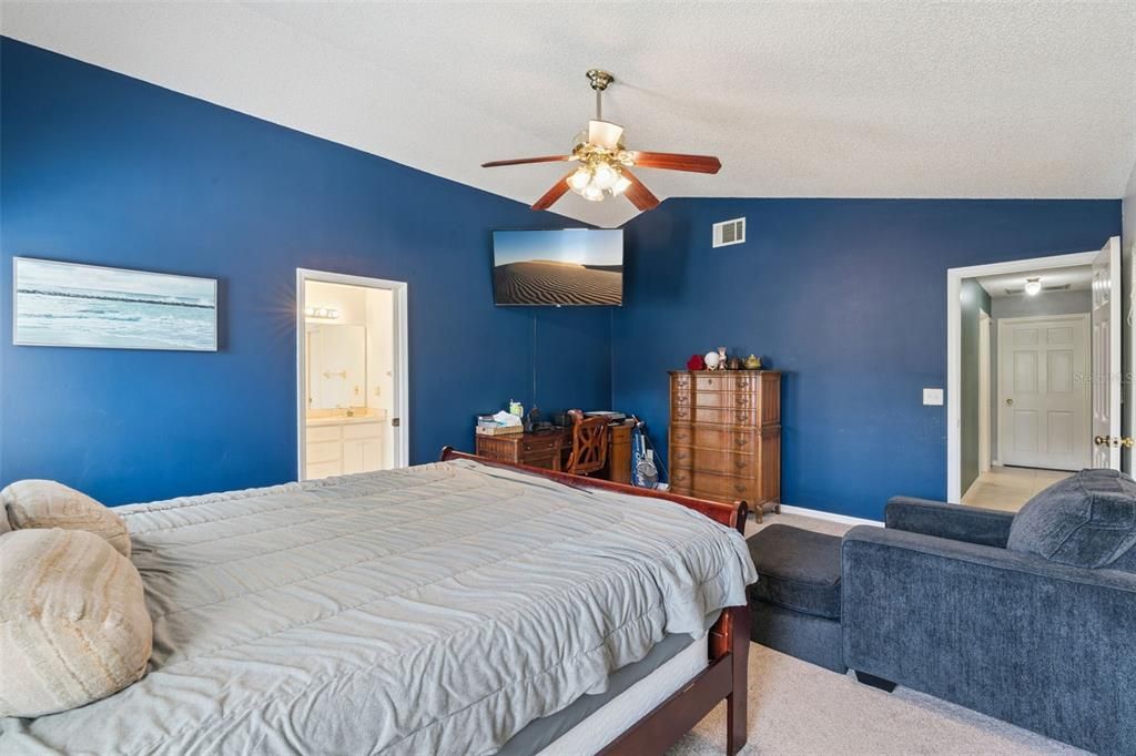 For Sale: $550,000 (4 beds, 3 baths, 2541 Square Feet)