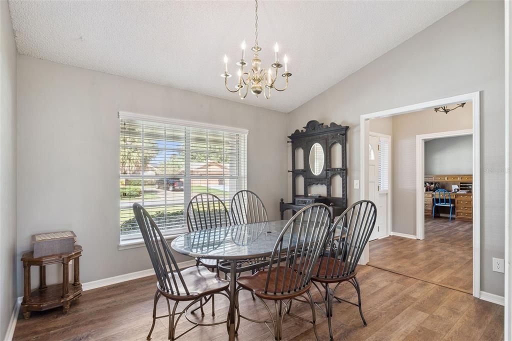 For Sale: $550,000 (4 beds, 3 baths, 2541 Square Feet)