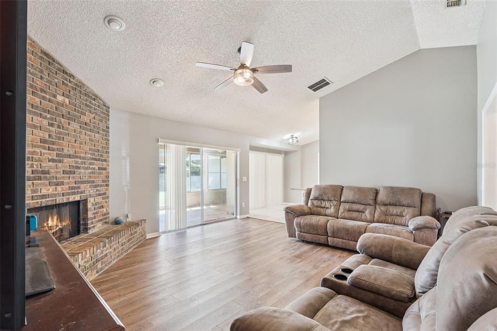 For Sale: $550,000 (4 beds, 3 baths, 2541 Square Feet)