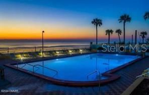 Active With Contract: $185,000 (1 beds, 2 baths, 700 Square Feet)