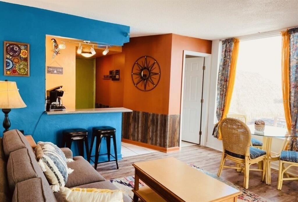 Active With Contract: $185,000 (1 beds, 2 baths, 700 Square Feet)