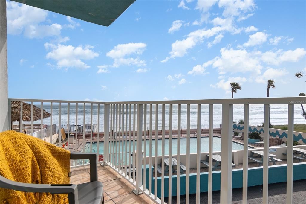 Active With Contract: $185,000 (1 beds, 2 baths, 700 Square Feet)