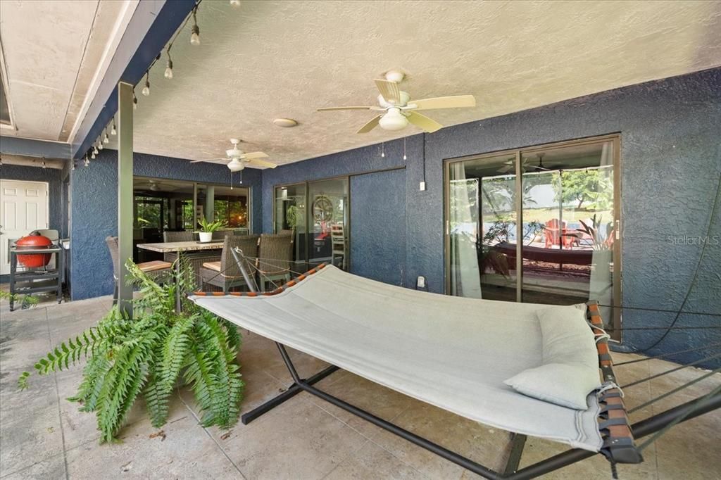 Под контрактом: $549,900 (4 спален, 3 ванн, 2222 Квадратных фут)