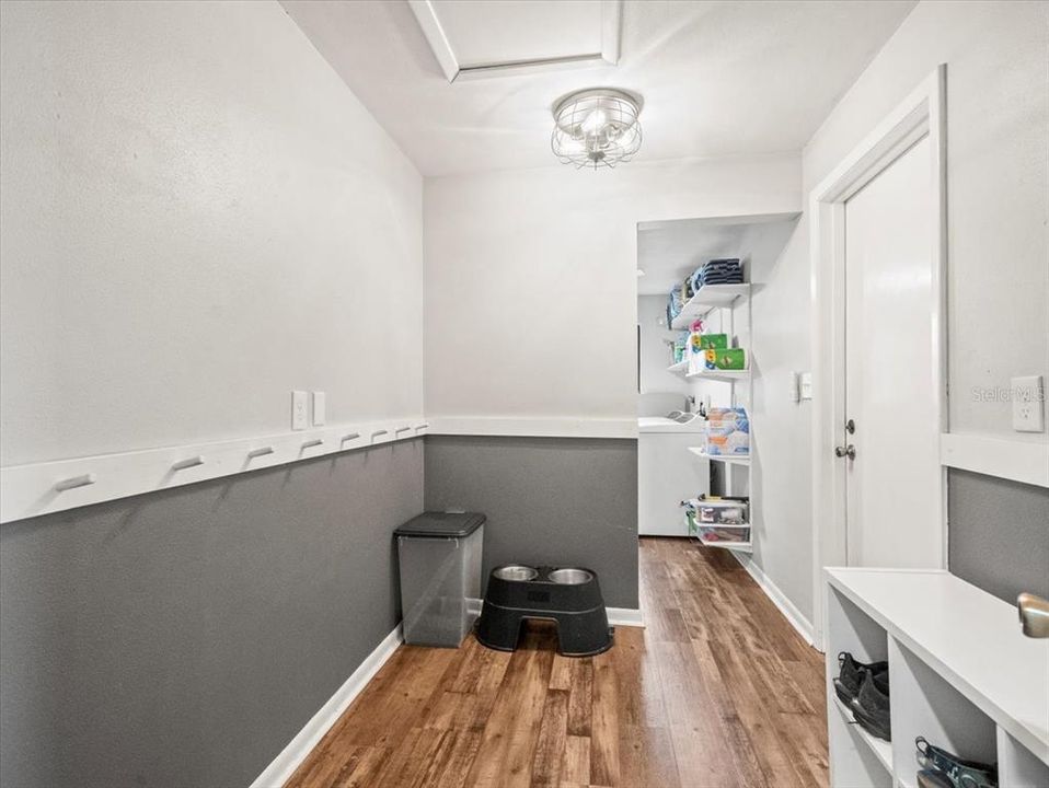 Под контрактом: $549,900 (4 спален, 3 ванн, 2222 Квадратных фут)