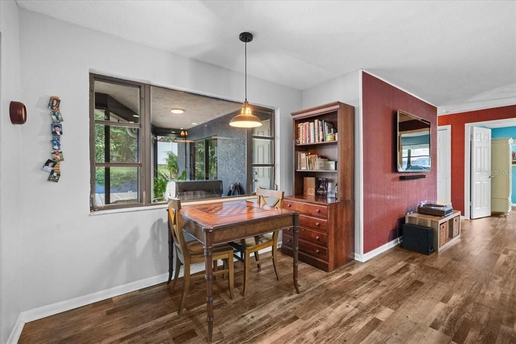 Под контрактом: $549,900 (4 спален, 3 ванн, 2222 Квадратных фут)