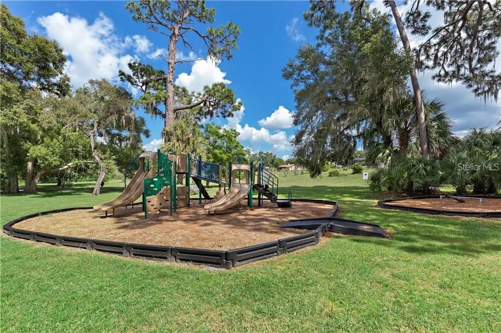 Под контрактом: $549,900 (4 спален, 3 ванн, 2222 Квадратных фут)