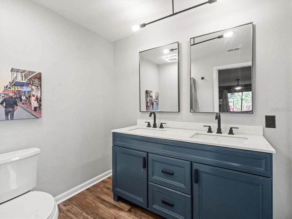 Под контрактом: $549,900 (4 спален, 3 ванн, 2222 Квадратных фут)