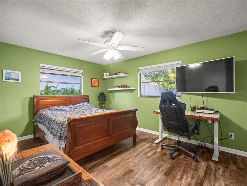 Под контрактом: $549,900 (4 спален, 3 ванн, 2222 Квадратных фут)