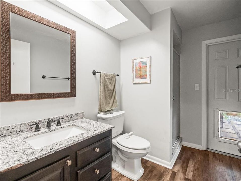 Под контрактом: $549,900 (4 спален, 3 ванн, 2222 Квадратных фут)