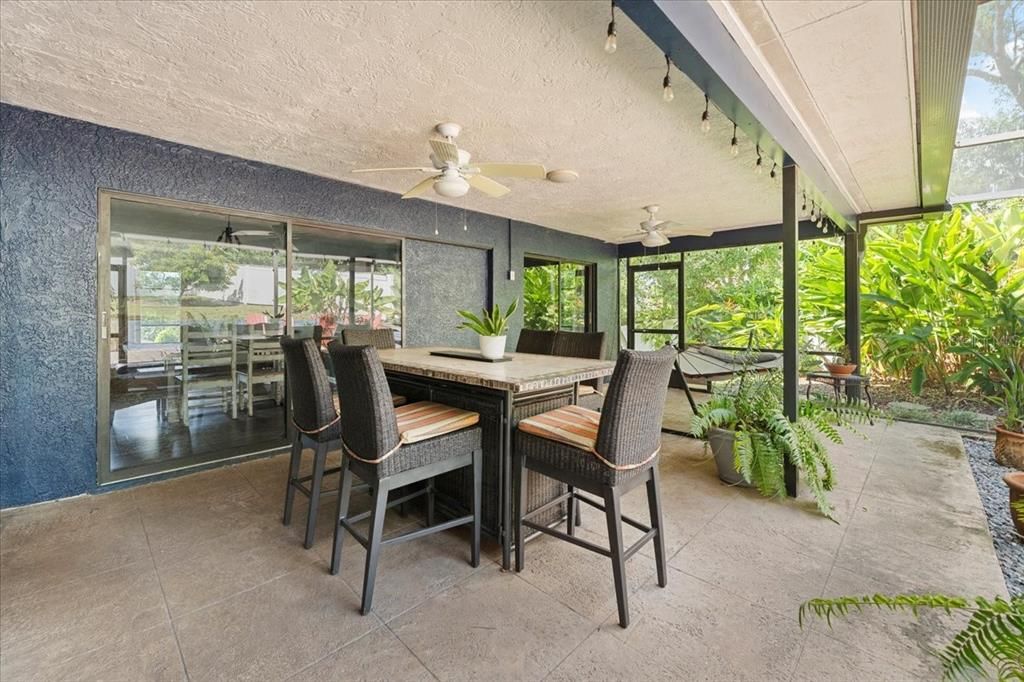 Под контрактом: $549,900 (4 спален, 3 ванн, 2222 Квадратных фут)