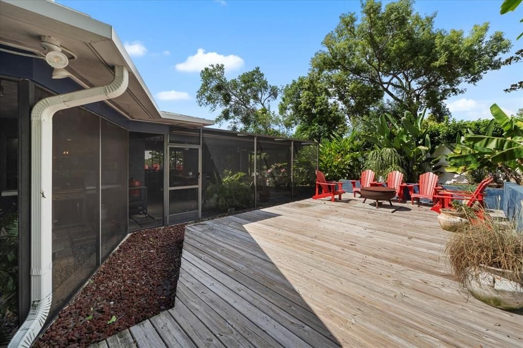 Под контрактом: $549,900 (4 спален, 3 ванн, 2222 Квадратных фут)