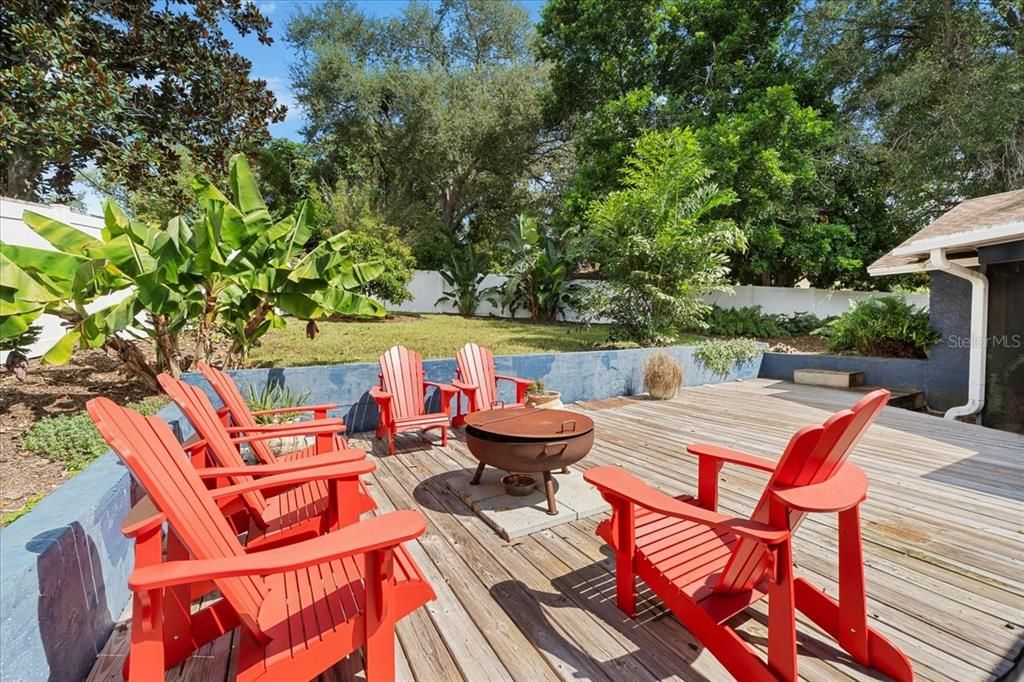 Под контрактом: $549,900 (4 спален, 3 ванн, 2222 Квадратных фут)