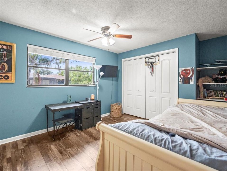 Под контрактом: $549,900 (4 спален, 3 ванн, 2222 Квадратных фут)