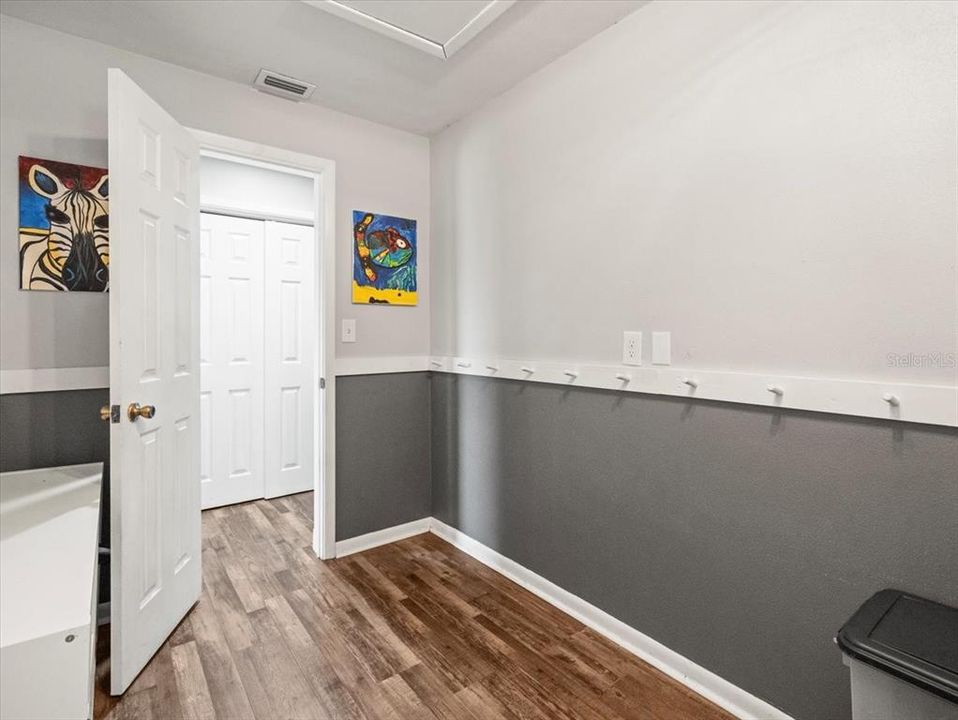 Под контрактом: $549,900 (4 спален, 3 ванн, 2222 Квадратных фут)