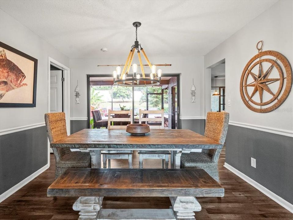 Под контрактом: $549,900 (4 спален, 3 ванн, 2222 Квадратных фут)