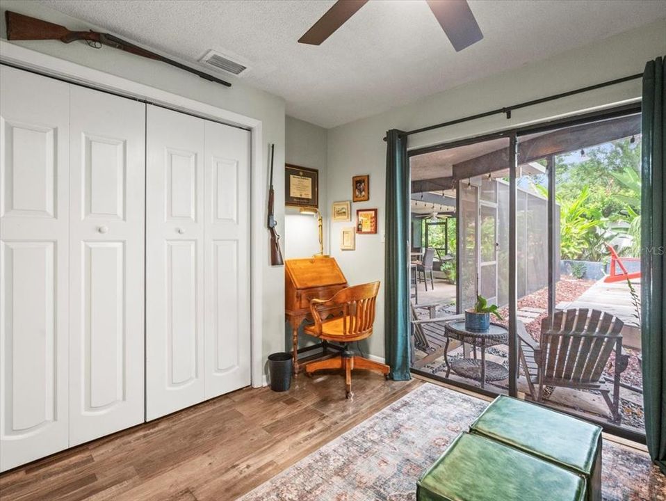 Под контрактом: $549,900 (4 спален, 3 ванн, 2222 Квадратных фут)