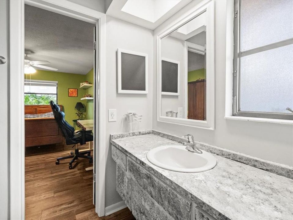 Под контрактом: $549,900 (4 спален, 3 ванн, 2222 Квадратных фут)