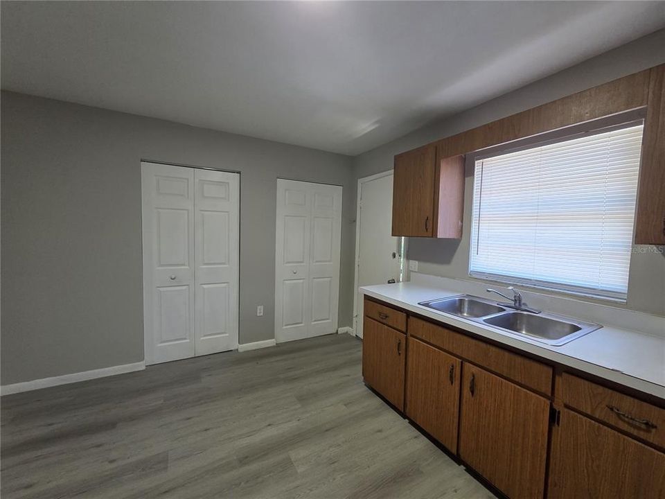 出租: $1,195 (2 贝兹, 1 浴室, 751 平方英尺)