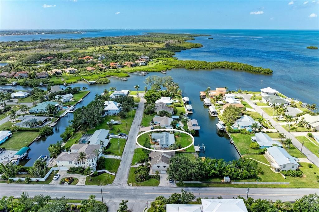 For Sale: $799,000 (2 beds, 2 baths, 1611 Square Feet)