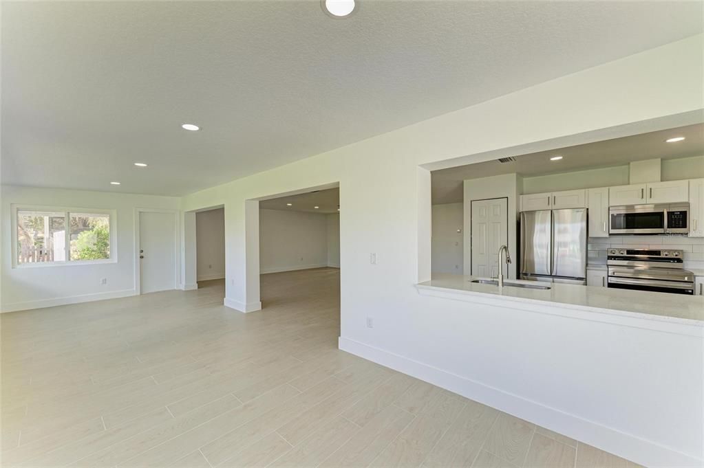 For Sale: $799,000 (2 beds, 2 baths, 1611 Square Feet)