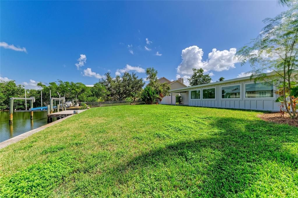 For Sale: $799,000 (2 beds, 2 baths, 1611 Square Feet)