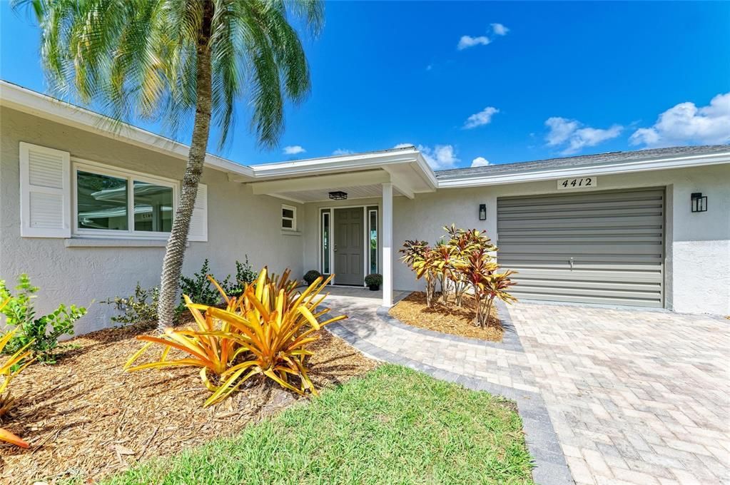 For Sale: $799,000 (2 beds, 2 baths, 1611 Square Feet)