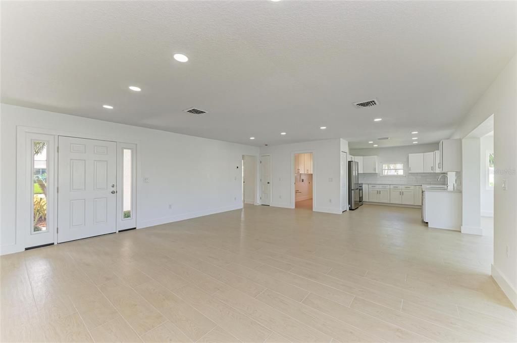 For Sale: $799,000 (2 beds, 2 baths, 1611 Square Feet)