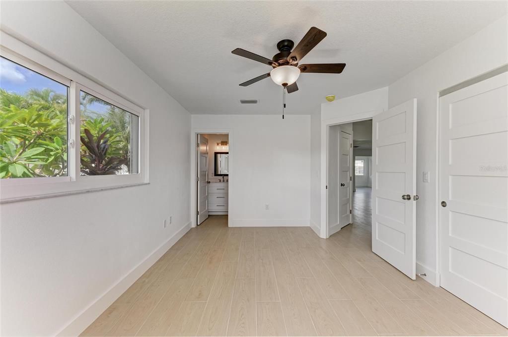 For Sale: $799,000 (2 beds, 2 baths, 1611 Square Feet)