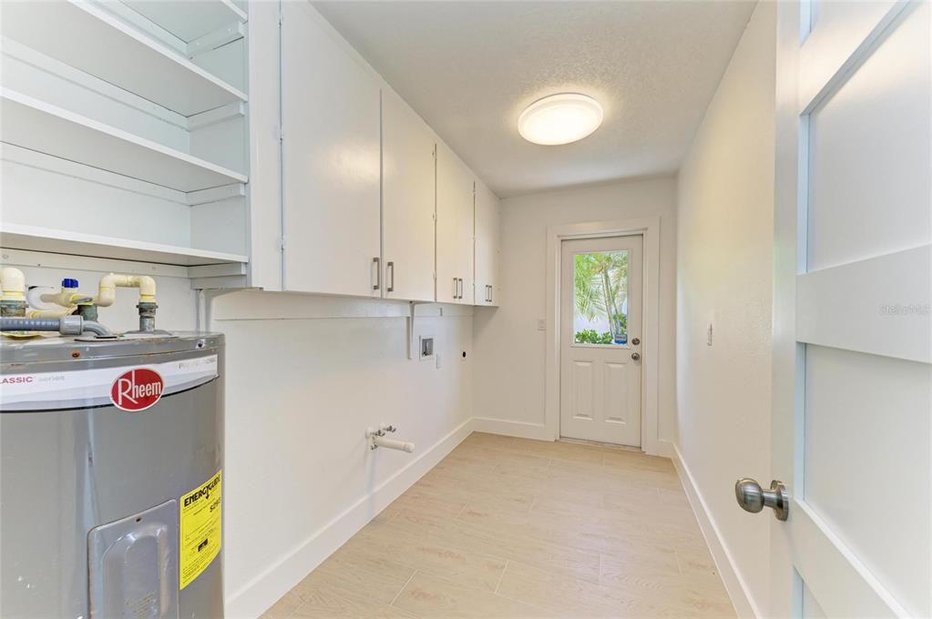 For Sale: $799,000 (2 beds, 2 baths, 1611 Square Feet)