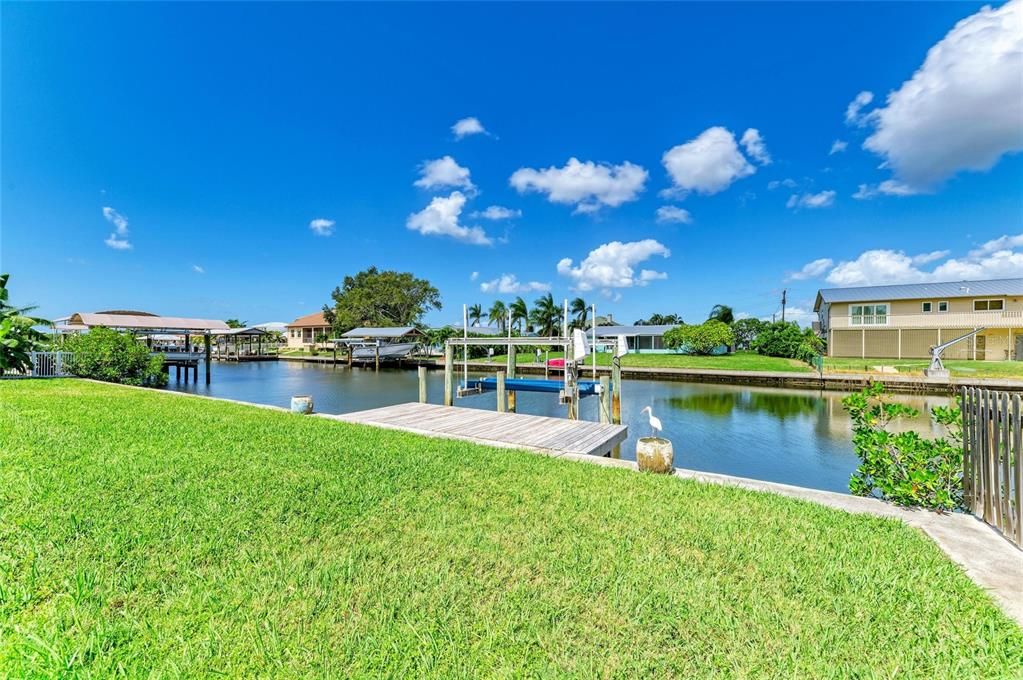 For Sale: $799,000 (2 beds, 2 baths, 1611 Square Feet)