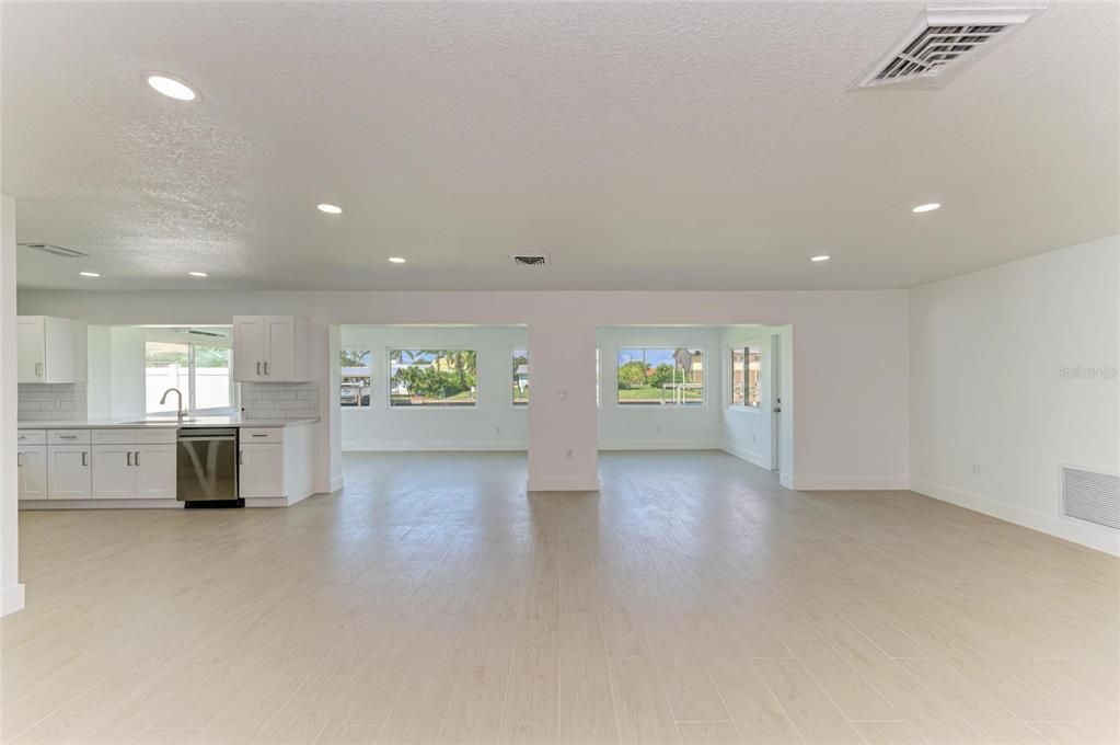 For Sale: $799,000 (2 beds, 2 baths, 1611 Square Feet)