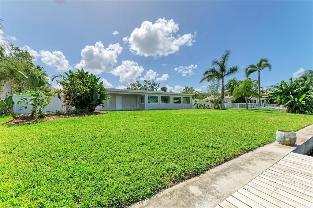 For Sale: $799,000 (2 beds, 2 baths, 1611 Square Feet)