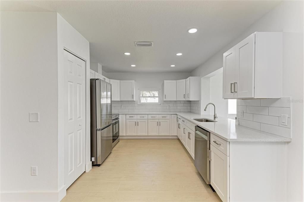 For Sale: $799,000 (2 beds, 2 baths, 1611 Square Feet)