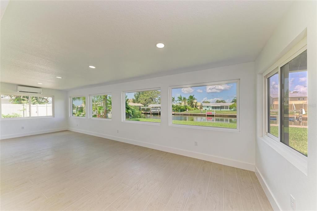 For Sale: $799,000 (2 beds, 2 baths, 1611 Square Feet)