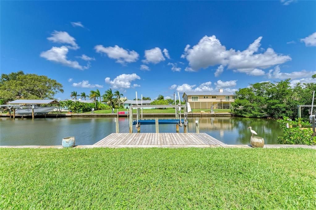 For Sale: $799,000 (2 beds, 2 baths, 1611 Square Feet)