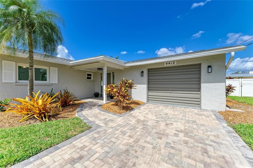 For Sale: $799,000 (2 beds, 2 baths, 1611 Square Feet)