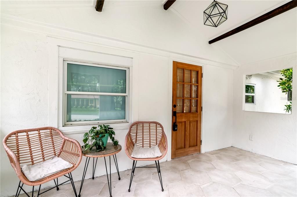 Activo con contrato: $2,600 (2 camas, 2 baños, 1600 Pies cuadrados)