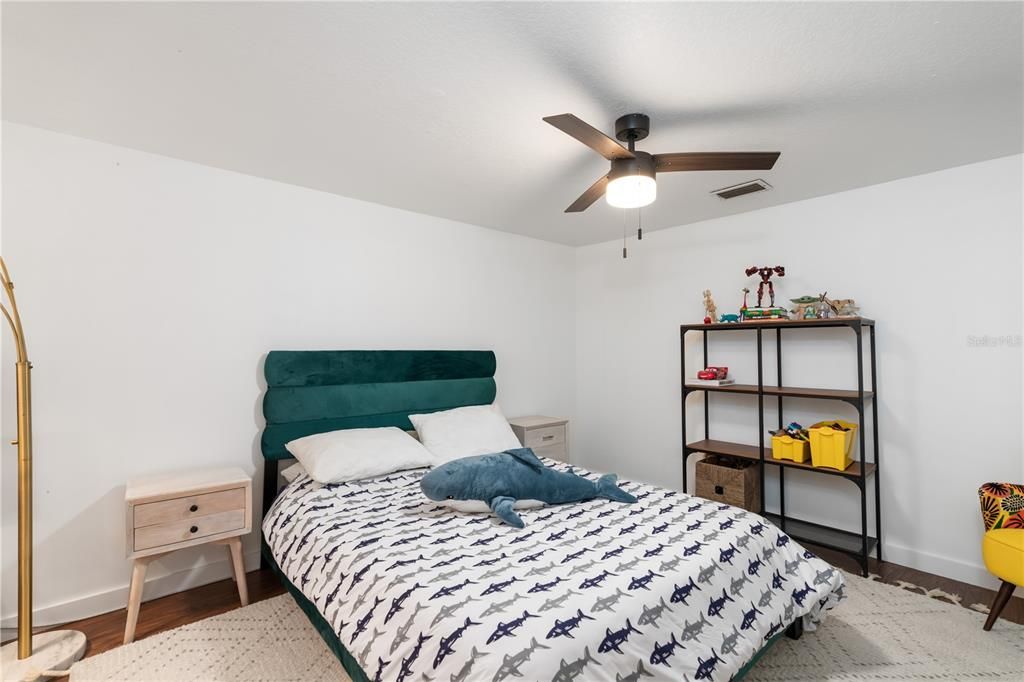 Activo con contrato: $2,600 (2 camas, 2 baños, 1600 Pies cuadrados)