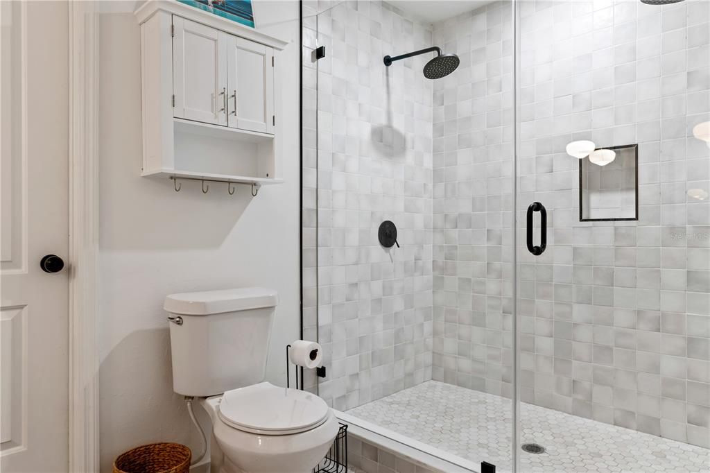 Activo con contrato: $2,600 (2 camas, 2 baños, 1600 Pies cuadrados)