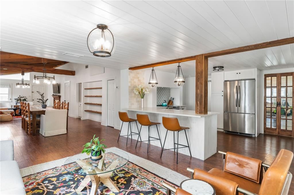 Activo con contrato: $2,600 (2 camas, 2 baños, 1600 Pies cuadrados)