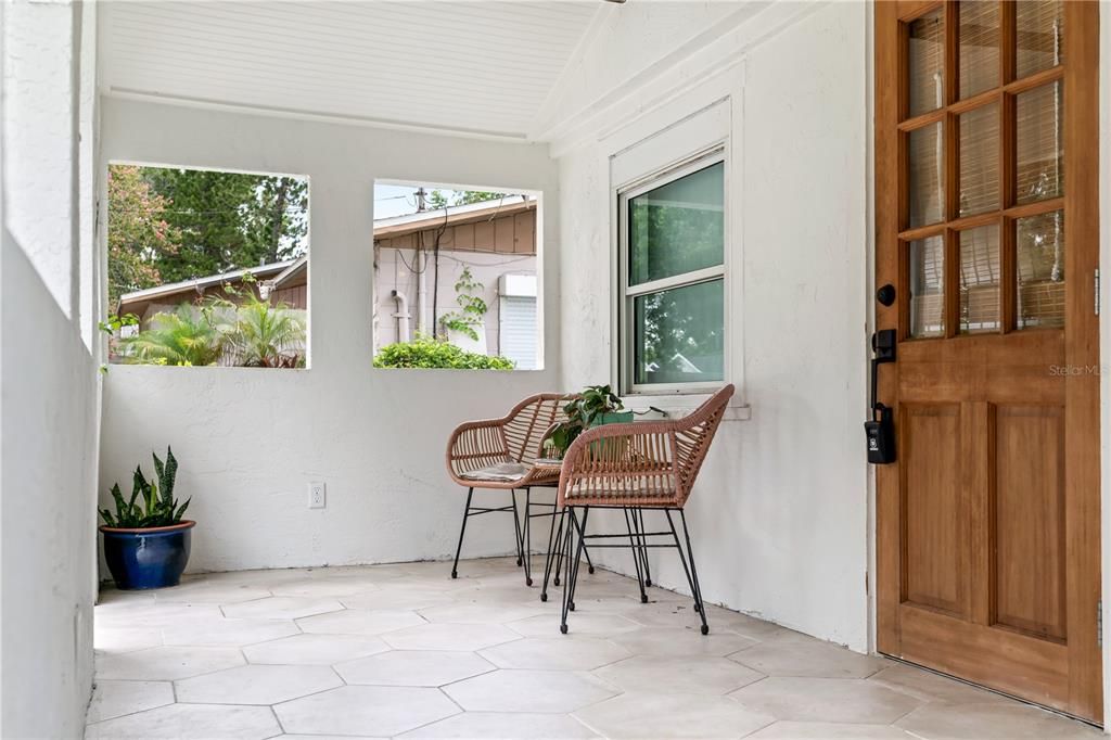 Activo con contrato: $2,600 (2 camas, 2 baños, 1600 Pies cuadrados)