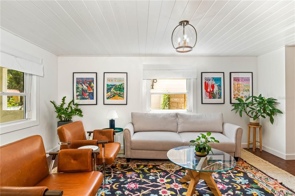 Activo con contrato: $2,600 (2 camas, 2 baños, 1600 Pies cuadrados)