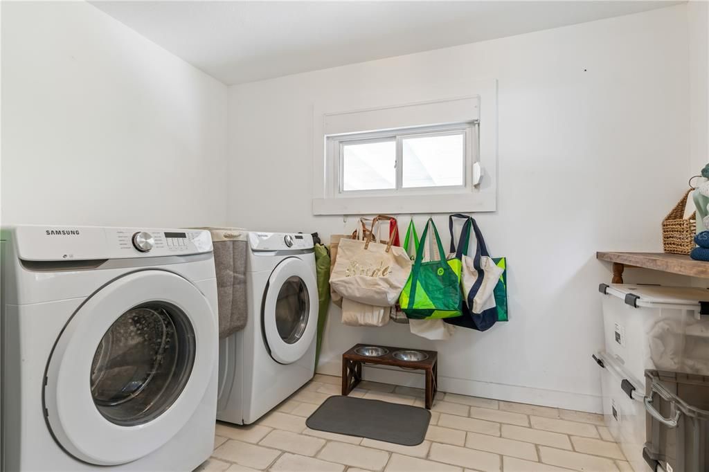 Activo con contrato: $2,600 (2 camas, 2 baños, 1600 Pies cuadrados)