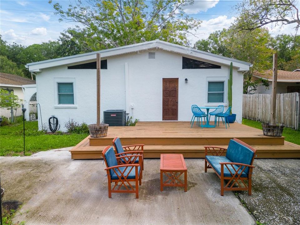 Activo con contrato: $2,600 (2 camas, 2 baños, 1600 Pies cuadrados)