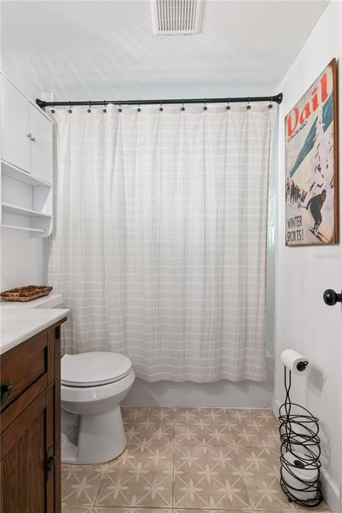 Activo con contrato: $2,600 (2 camas, 2 baños, 1600 Pies cuadrados)