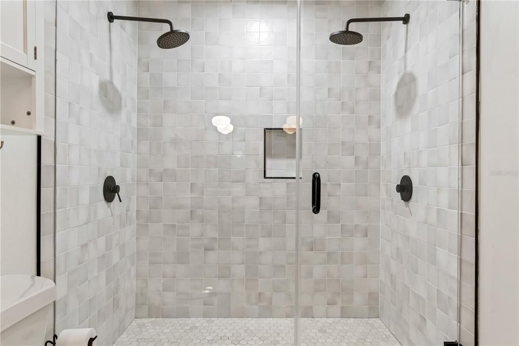 Activo con contrato: $2,600 (2 camas, 2 baños, 1600 Pies cuadrados)