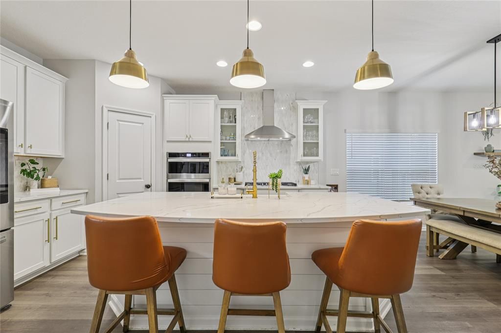 En Venta: $737,000 (5 camas, 4 baños, 3309 Pies cuadrados)