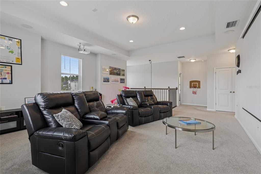 En Venta: $737,000 (5 camas, 4 baños, 3309 Pies cuadrados)