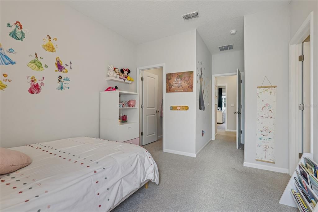 En Venta: $737,000 (5 camas, 4 baños, 3309 Pies cuadrados)